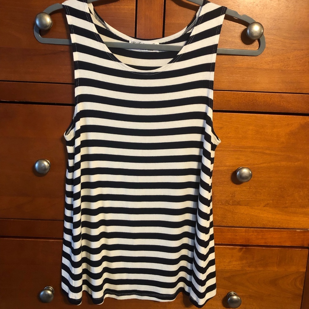 Fighting eel tank top . Size small